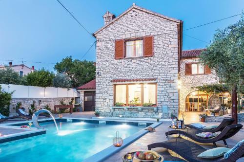 Villa Greenhouse Unna With Heated Pool