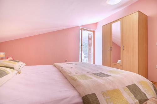 Apartments Mladen