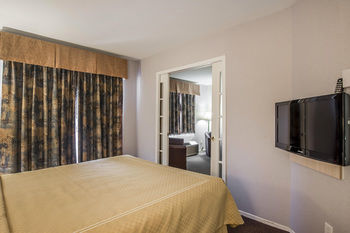 Hotel Syracuse Inn And Suites