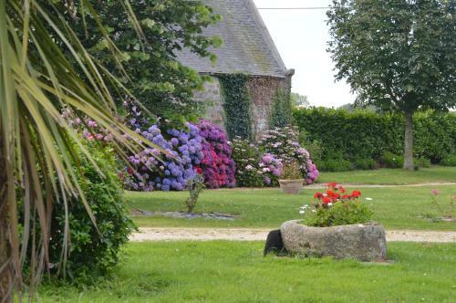 Bed & Breakfast Manoir De Lesplouenan