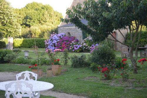 Bed & Breakfast Manoir De Lesplouenan