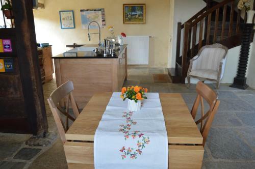 Bed & Breakfast Manoir De Lesplouenan