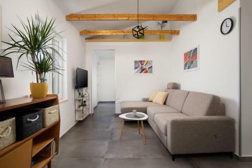 Holiday Home Laurus Garden With Private Parking