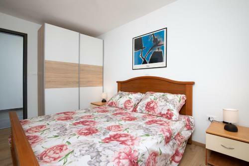 Holiday Home Laurus Garden With Private Parking