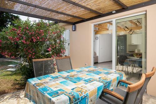 Holiday Home Laurus Garden With Private Parking