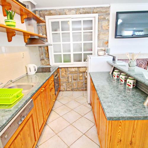 Dona Maria Seafront Villa With Pool