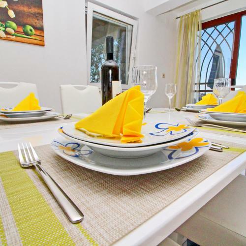 Dona Maria Seafront Villa With Pool