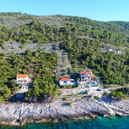Dona Maria Seafront Villa With Pool