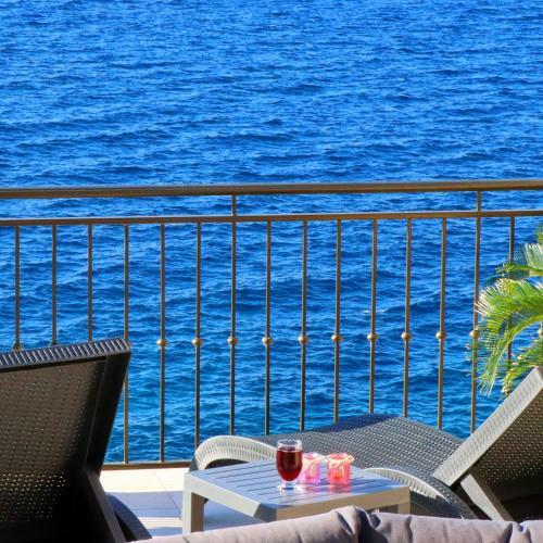 Dona Maria Seafront Villa With Pool