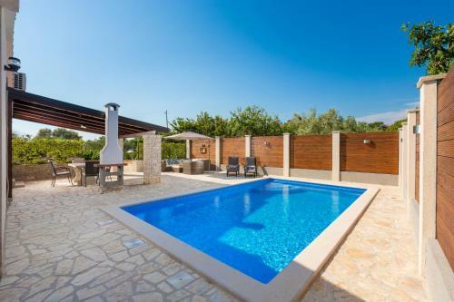Apartment Fenera With Private Swimming Pool