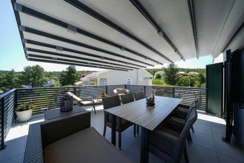 Apartment Vala, 4*, Sea View & Private Heated Pool