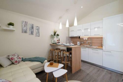Apartment Vala, 4*, Sea View & Private Heated Pool