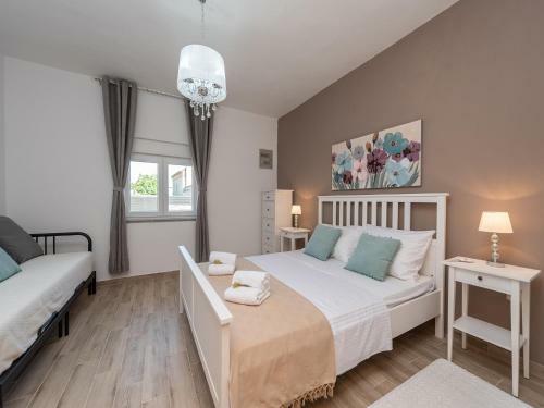 Villa Holiday Home Marcela With Pool