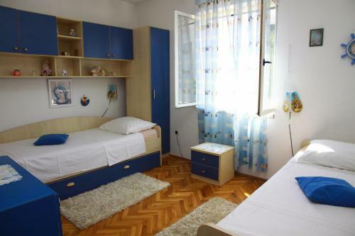 Vacation House On Island Brac - Ana