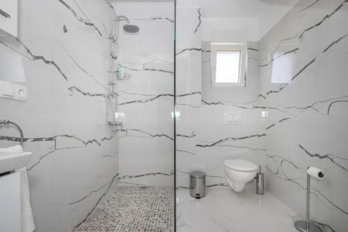 Apartments Jakov - Modern And Cosy With Pool