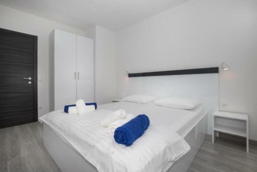 Apartments Dragan - With Pool And Seaview