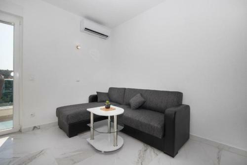 Apartments Dragan - With Pool And Seaview