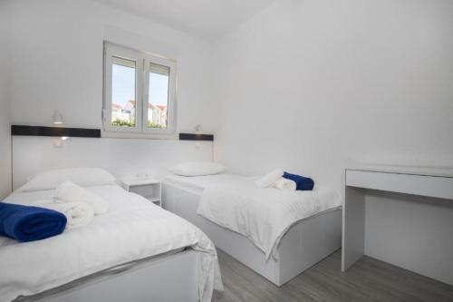 Apartments Dragan - With Pool And Seaview