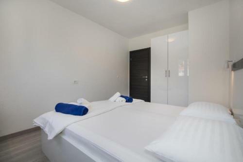 Apartments Dragan - With Pool And Seaview