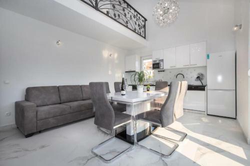 Apartments Dragan - With Pool And Seaview