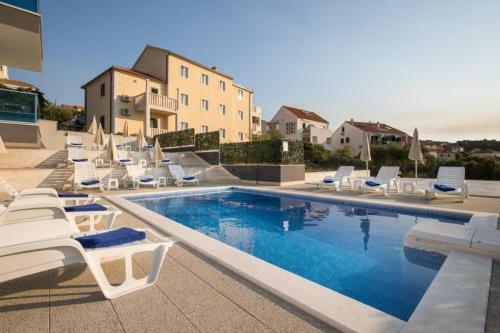 Apartments Dragan - With Pool And Seaview