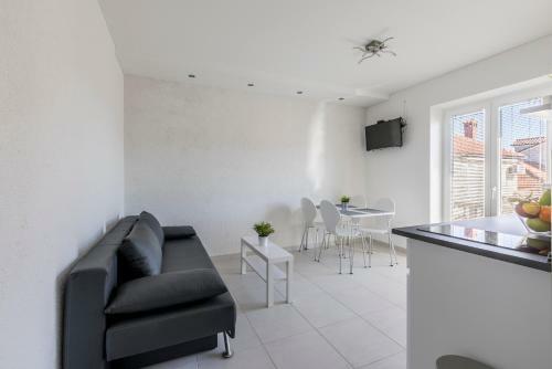 Apartment Anna - 20 M From The Sea