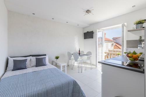 Apartment Anna - 20 M From The Sea