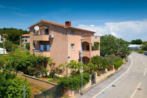 Apartamentos Vila Milla