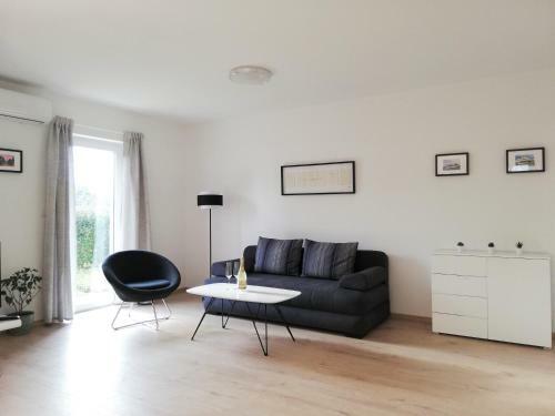 Apartment Punta Premantura E With Garden