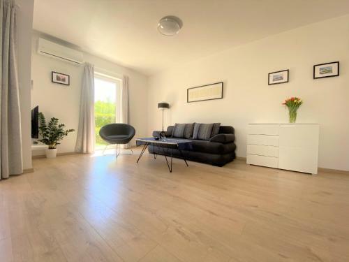 Apartment Punta Premantura E With Garden