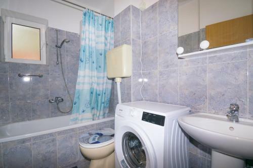 Apartman Sa Tri Spava?e Sobe U Blizini Pla?e