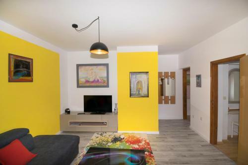 Apartman Sa Tri Spava?e Sobe U Blizini Pla?e