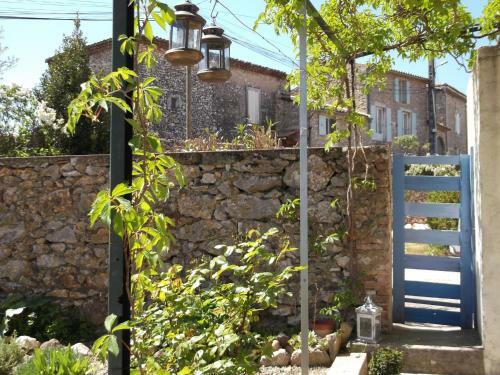 C�t� Cour, C�t� Jardin