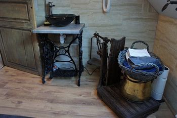 Bed & Breakfast Aux Logis De La Solre