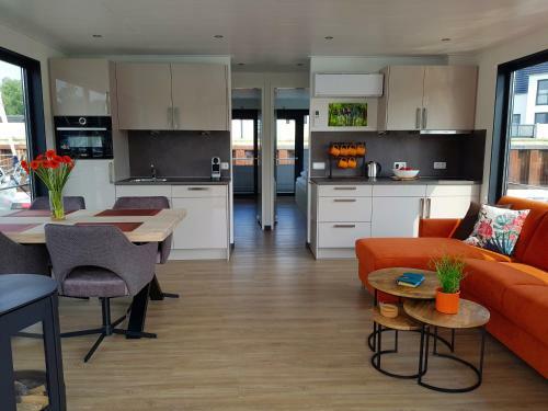 Usedom Hausboot - Floating Houses - Hausboot Ostsee