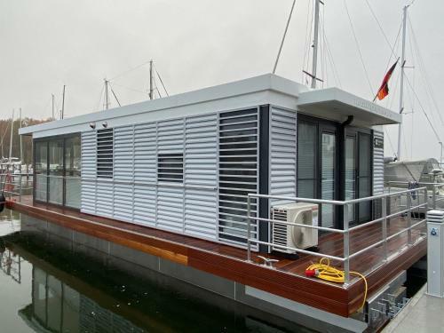 Hausboot Trinity
