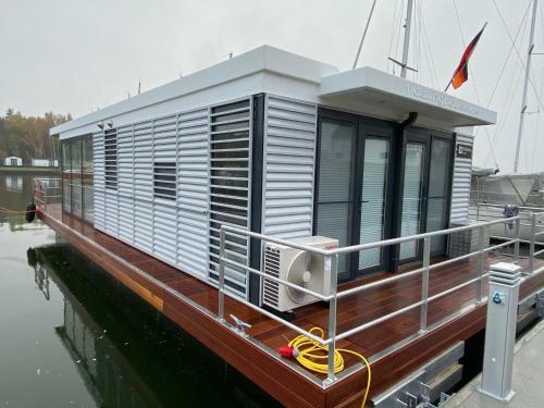 Hausboot Trinity