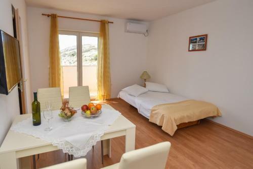 Apartments Zakarija