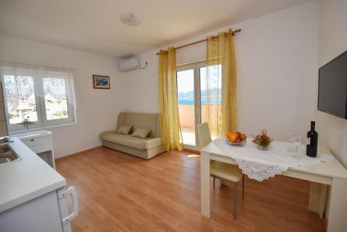 Apartments Zakarija