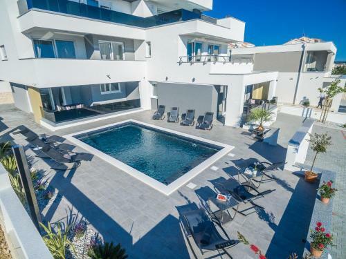 Villa Magnifica Apartments With Pool