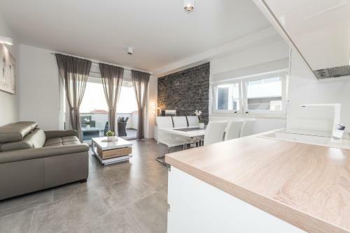 Villa Magnifica Apartments With Pool