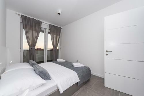Villa Magnifica Apartments With Pool