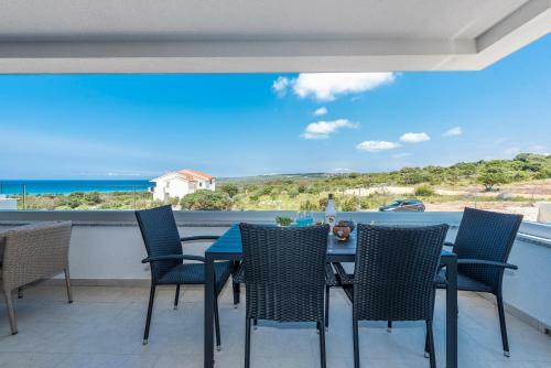 Adris 2 Luxury Modern Apartment With A Pool