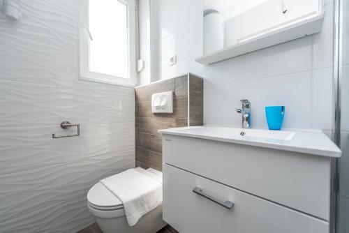 Adris 2 Luxury Modern Apartment With A Pool