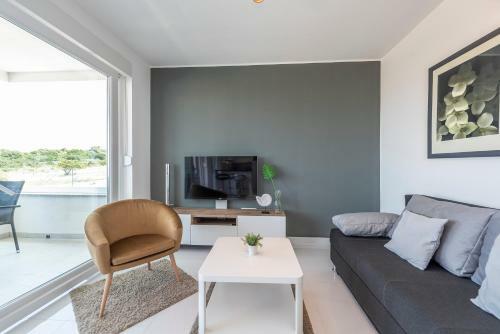 Adris 2 Luxury Modern Apartment With A Pool