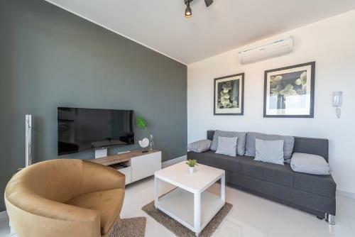 Adris 2 Luxury Modern Apartment With A Pool