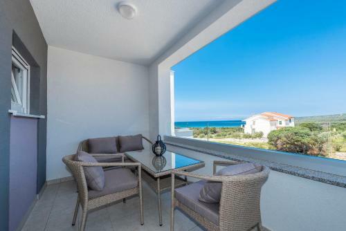 Adris 2 Luxury Modern Apartment With A Pool