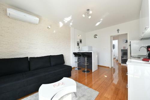 Maro Modern Apartment By The Sea