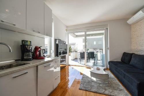 Maro Modern Apartment By The Sea