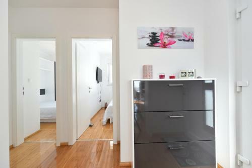 Maro Modern Apartment By The Sea